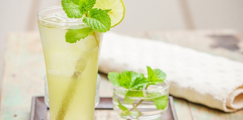 Iced green tea lemonade recipe – better than starbucks!